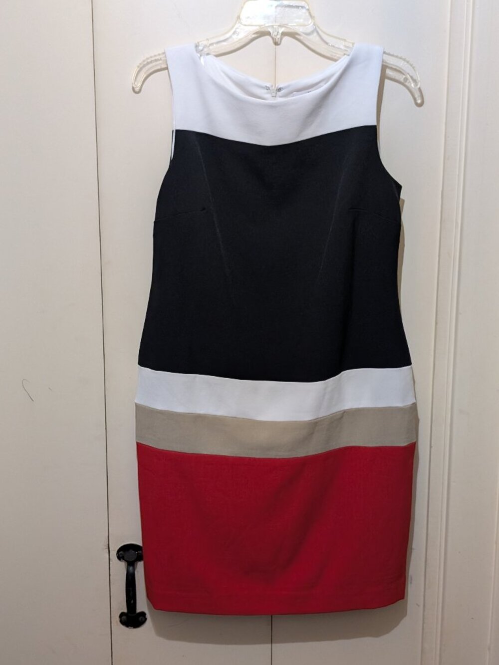 She is STUDIO ONE Dressed - Sleeveless -Color Block beige-white-black-rust -Sz8